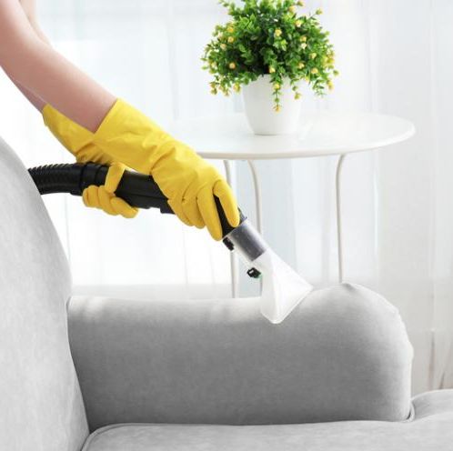 Nos astuces de grand-mère pour nettoyer un canapé en tissu